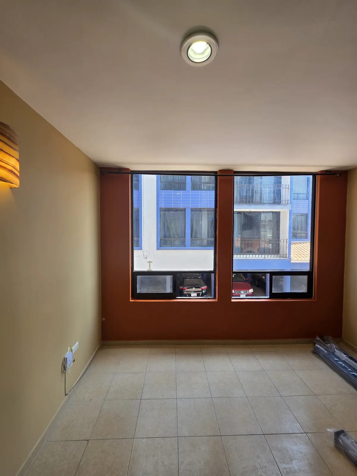 Antes: ventana de estancia sin persiana