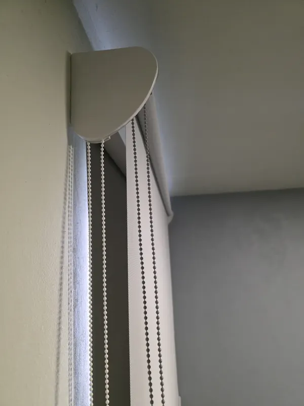 Detalle de la tapa lateral del Sistema Día y Noche con dos cadenas independientes