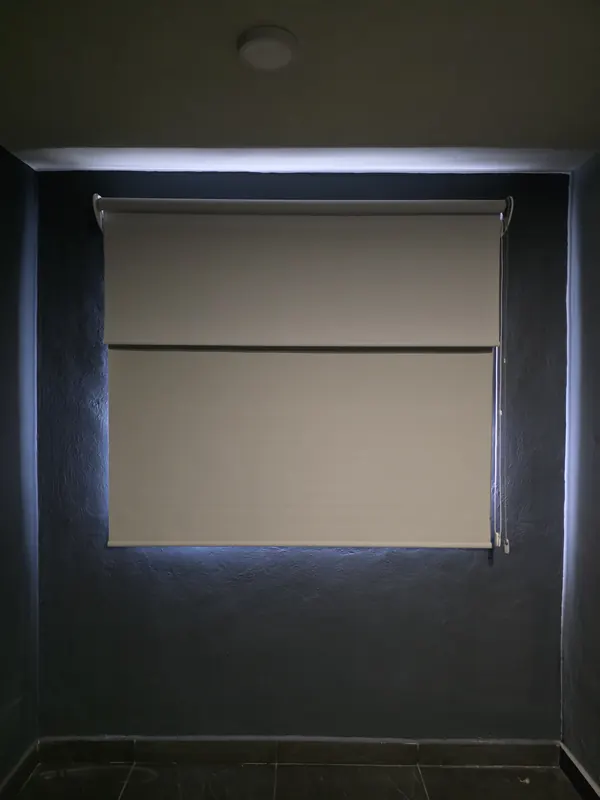 Sistema Día y Noche en una recámara de Puebla: la blackout y la malla solar a distintas alturas