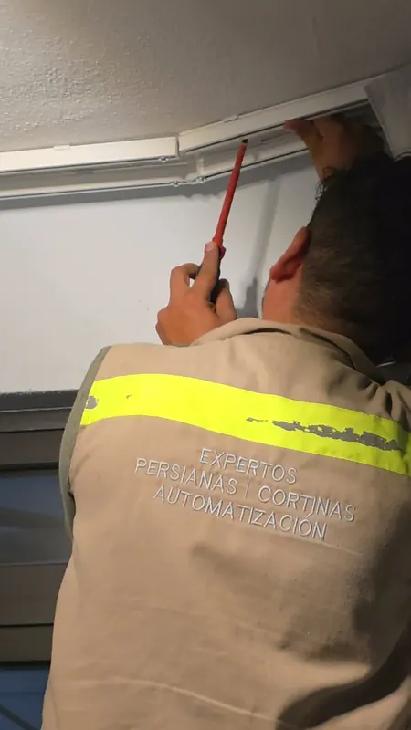 Instalador con el uniforme de Style Coverings