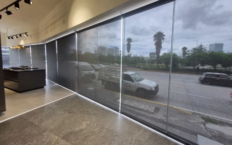 persiana enrollable de malla solar