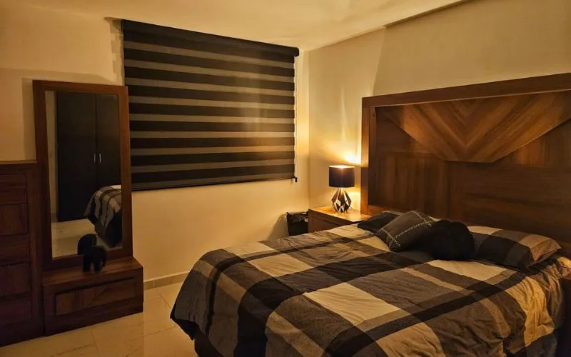 recamara con persianas sheer blackout